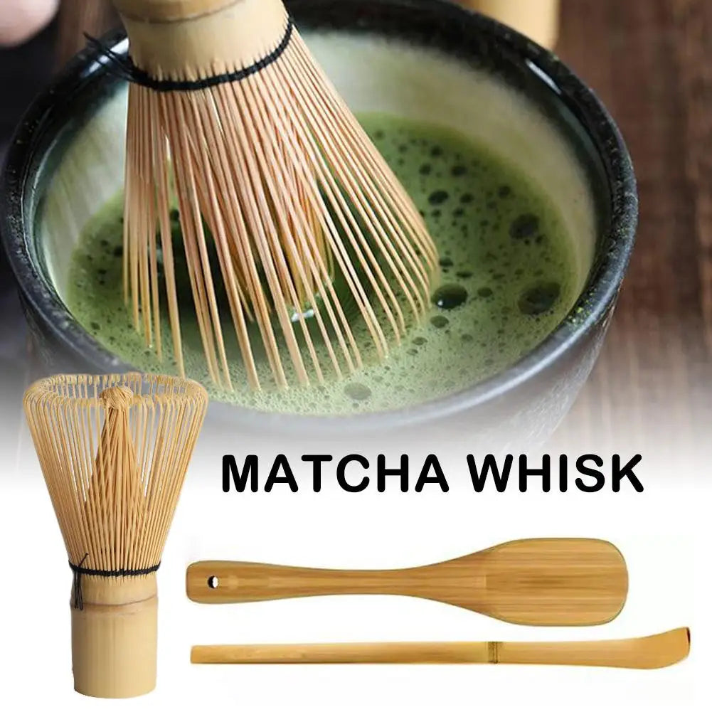 Hochwertiges Matcha-Zubehörset aus Bambus für Heim und Küche; essentiell für Liebhaber der japanischen Teekultur.