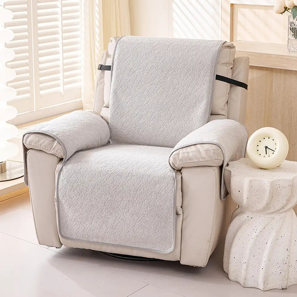 Stilvoller Chenille Sesselbezug für Einsitzer; robuster Möbelschutz im Wohnzimmer.