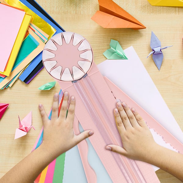 Kreativer 12-in-1 Rotations-Papierschneider für präzises Basteln, DIY & Scrapbooking.