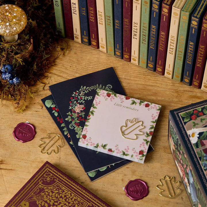 Detailansicht: Design des Kreativen Adventskalenders CraftJoy, festlich & einladend. Perfekte Geschenkidee.