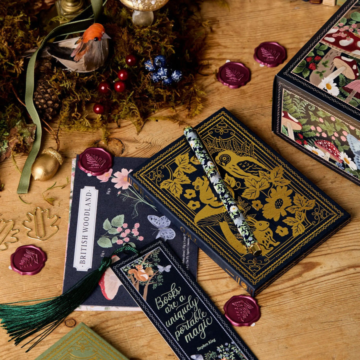 Adventskalender mit 24 Schreibwaren-Geschenken für tägliche Inspiration und festliche Vorfreude.
