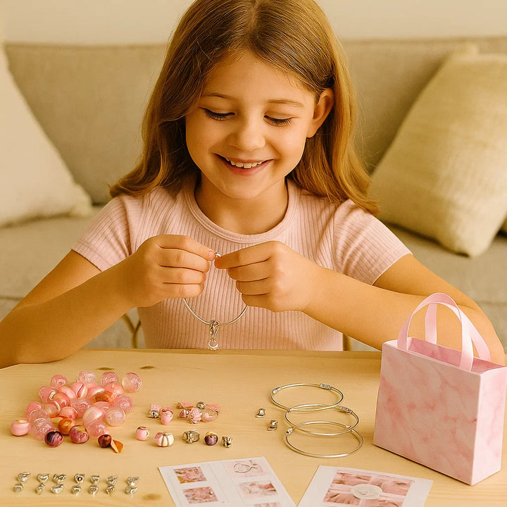 Spannendes Kreativset für Kinder zum Schmuck basteln. Fördert Konzentration & Selbstständigkeit beim DIY.