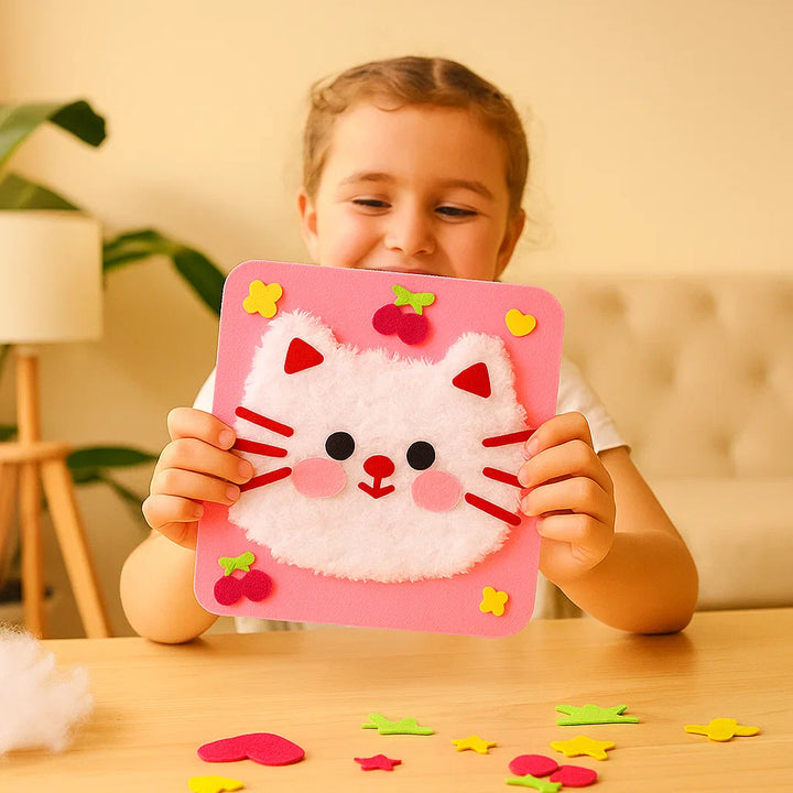 Verpackung des Kreativen Stickpuppen Bastelsets für Kinder, zeigt Inhalt und Anwendung.
