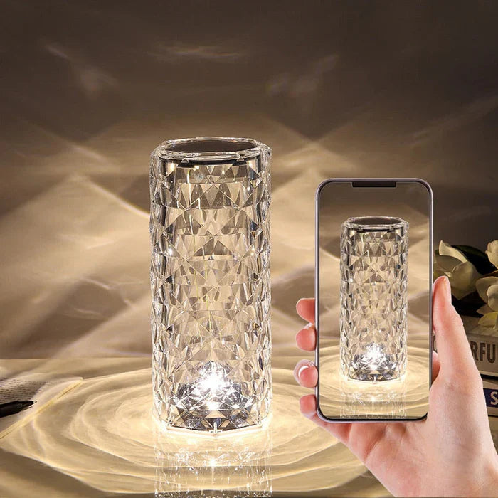 Deko-Kristalllampe mit LED-Technologie. Erzeugt stimmungsvolle, farbige Lichteffekte für Ihr Zuhause.