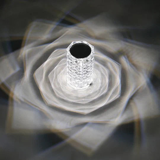 Glänzende Kristall-LED-Lampe. Farbiges, dimmbares Licht für Wohnzimmer oder Schlafzimmer. Heimdekoration.