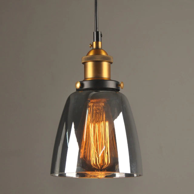Moderne Vincent Kristalllampe im Schlafzimmer. Schafft eine beruhigende, luxuriöse Atmosphäre.
