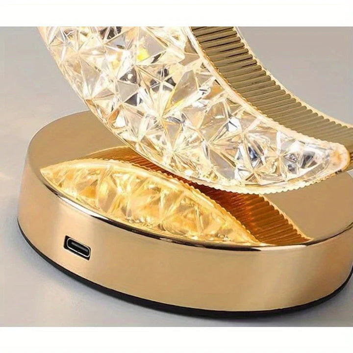 Elegante Dekolampe: Kristall-Tischlampe als Stimmungslicht mit LED-Beleuchtung für magische Momente.