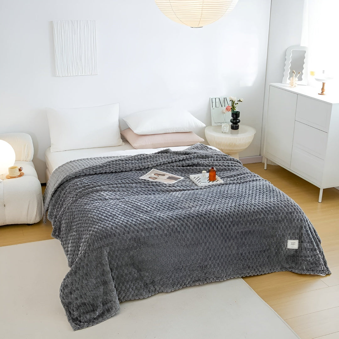 Extra weiche Kuscheldecke aus Mikrofaser, warm und gemütlich, ideal für Sofa und Bett.