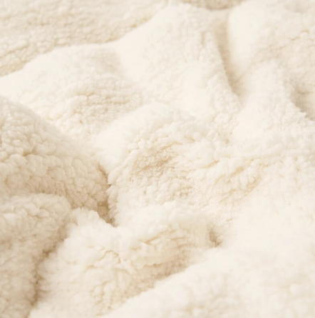 Perfekte Winter-Fleecedecke, warm und weich, schützt vor Kälte und erhöht den Wohnkomfort.