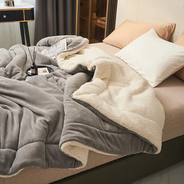 Weiche Flanell-Fleecedecke als Wärmedecke für Sofa oder Bett, bringt Komfort und entspannte Momente.