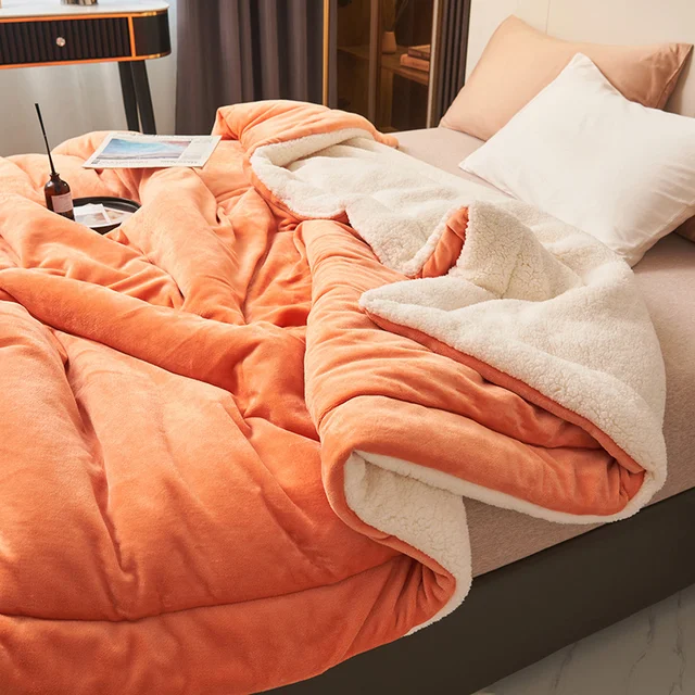 Entspannende Kuscheldecke aus Fleece, die Komfort und Wärme für Ihre Ruhezonen bietet.