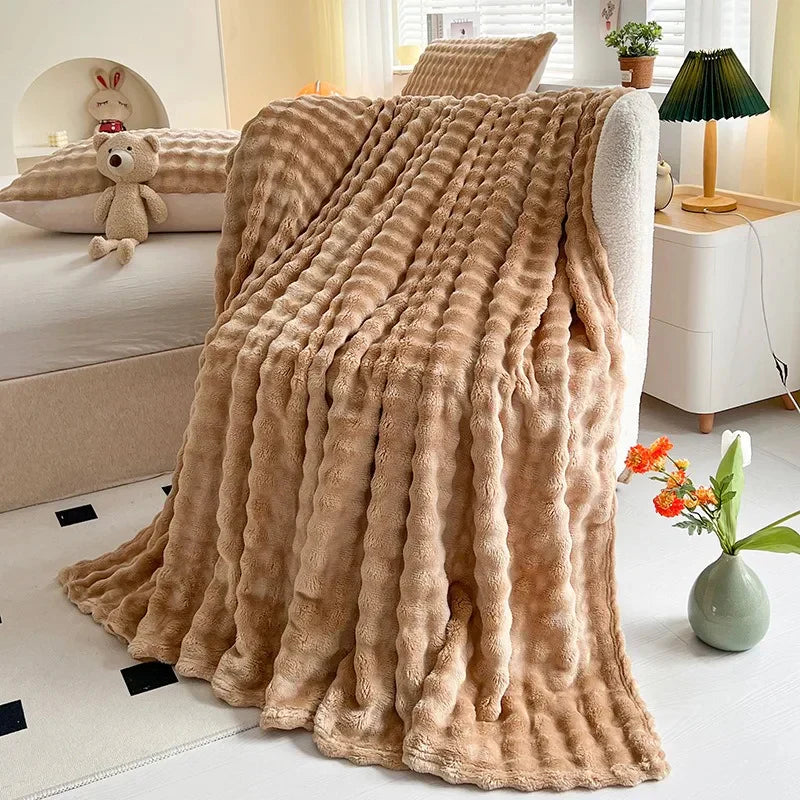 Weiche Wohndecke aus Fleece mit moderner Bubble-Textur, ideal als dekoratives Wohnaccessoire für Ihr Zuhause.