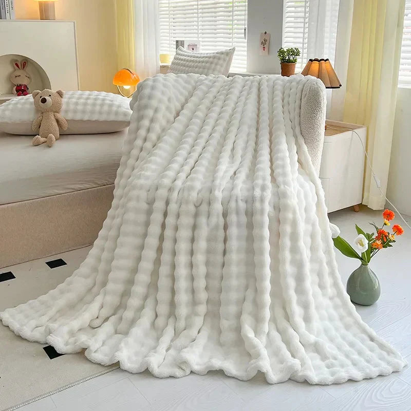 Warme Kuscheldecke mit einzigartiger Bubble-Textur, perfekt für Komfort und Gemütlichkeit in Herbst & Winter.