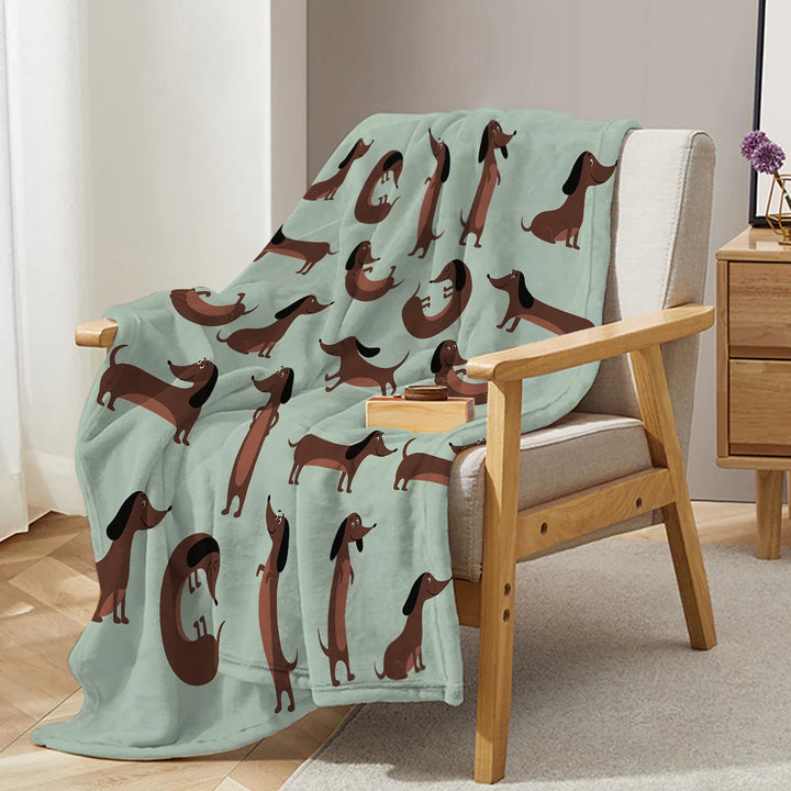 Weiche Dackel Fleece-Decke in Hellgrün, ideal für Sofa und Bett. Gemütlichkeit für Hundeliebhaber.