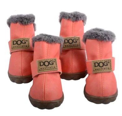 Flexible Hundestiefel für den Winter; warm und rutschfest, bieten umfassenden Schutz für empfindliche Pfoten.
