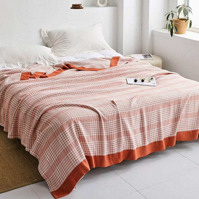 Schlafzimmer-Decke: japanische Kuscheldecke für warme Stunden.
