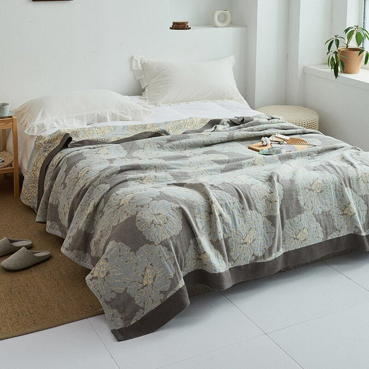 Kuschelige Wurfdecke, japanisches Design, ideal für kalte Tage.