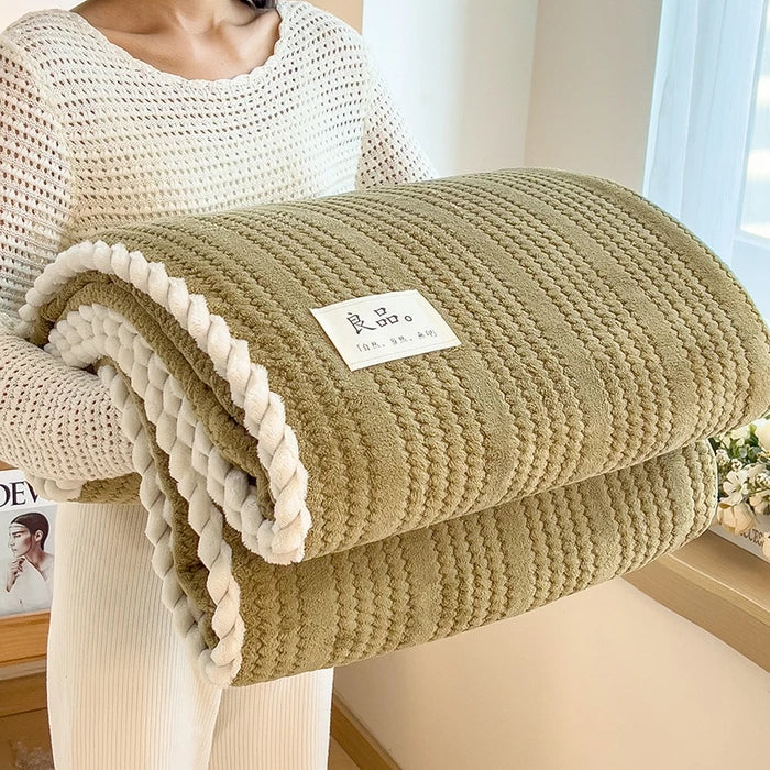 Karierte Flanell-Kuscheldecke, weich und warm, perfekt für Wohnzimmer und Schlafzimmer als stilvolle Decke.