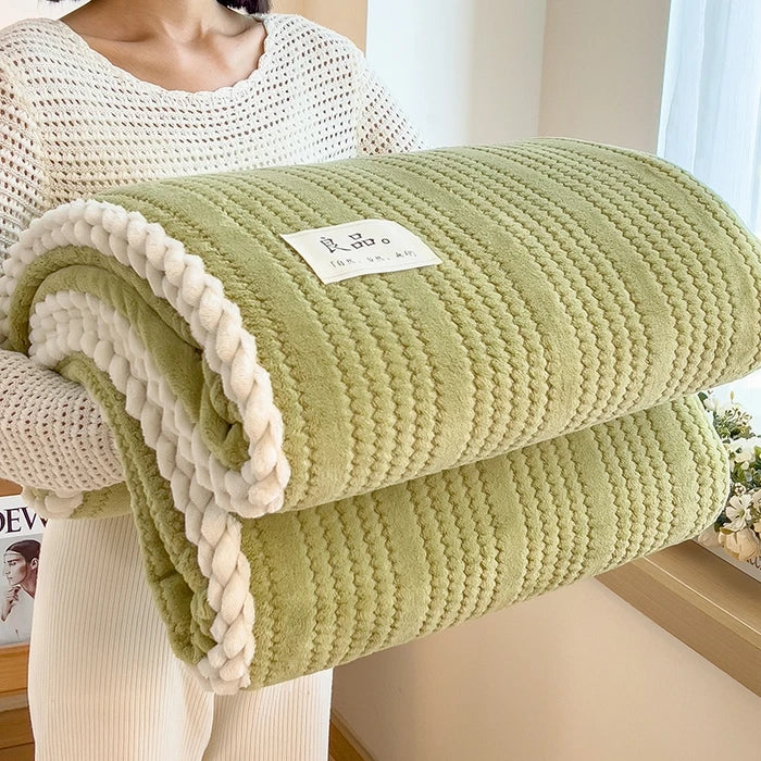Hochwertige karierte Flausch-Flanell-Decke, ideal als gemütliche Sofadecke oder warme Bettdecke.