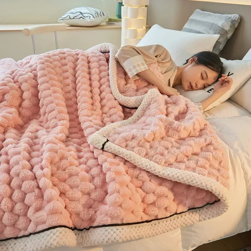 Weiche Coral-Velvet-Wohndecke, doppellagig, perfekt als Sofaüberwurf & Wärmedecke für Wohnzimmer & Schlafzimmer.