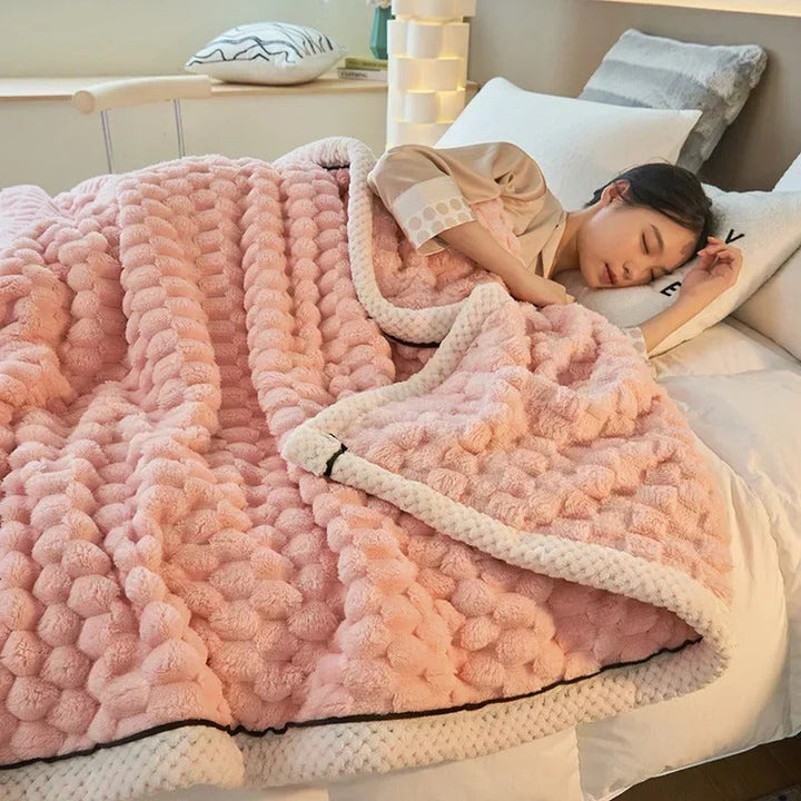 Weiche Coral-Velvet-Wohndecke, doppellagig, perfekt als Sofaüberwurf & Wärmedecke für Wohnzimmer & Schlafzimmer.