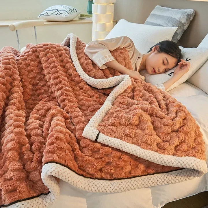 Doppellagige Coral-Velvet-Kuscheldecke "TurtleWarm", super weich, bietet maximale Gemütlichkeit in Herbst & Winter.