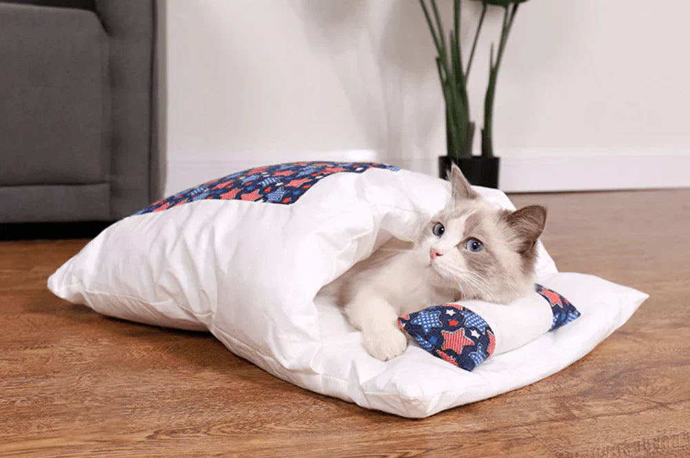Gemütlicher Winter-Katzenschlafsack, sicherer Schlafplatz und weiches Katzenbett.