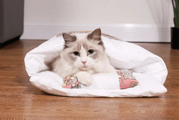 Kuscheliger Katzenschlafsack, die ideale Katzenhöhle für den Winter mit weichem Inneren.