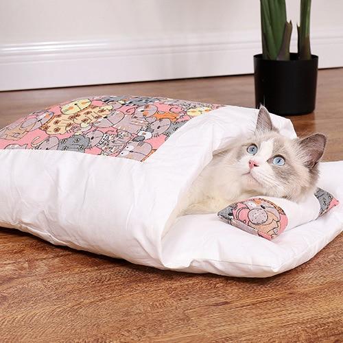 Tierliebe: Warmer und weicher Katzenschlafsack, perfektes Winterbett für Ihr Haustier.