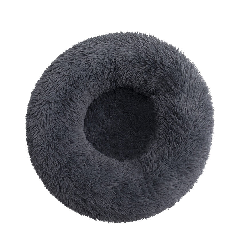Schwarzes, komfortables Donut Hundebett aus Plüsch. Fördert Tiefschlaf und lindert Angst bei Haustieren.