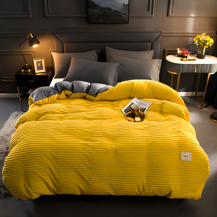 Kuscheliges Fleece Bettdecken-Set mit Kissenbezug; beidseitig flauschig & weich für gemütlichen Schlaf im Schlafzimmer.