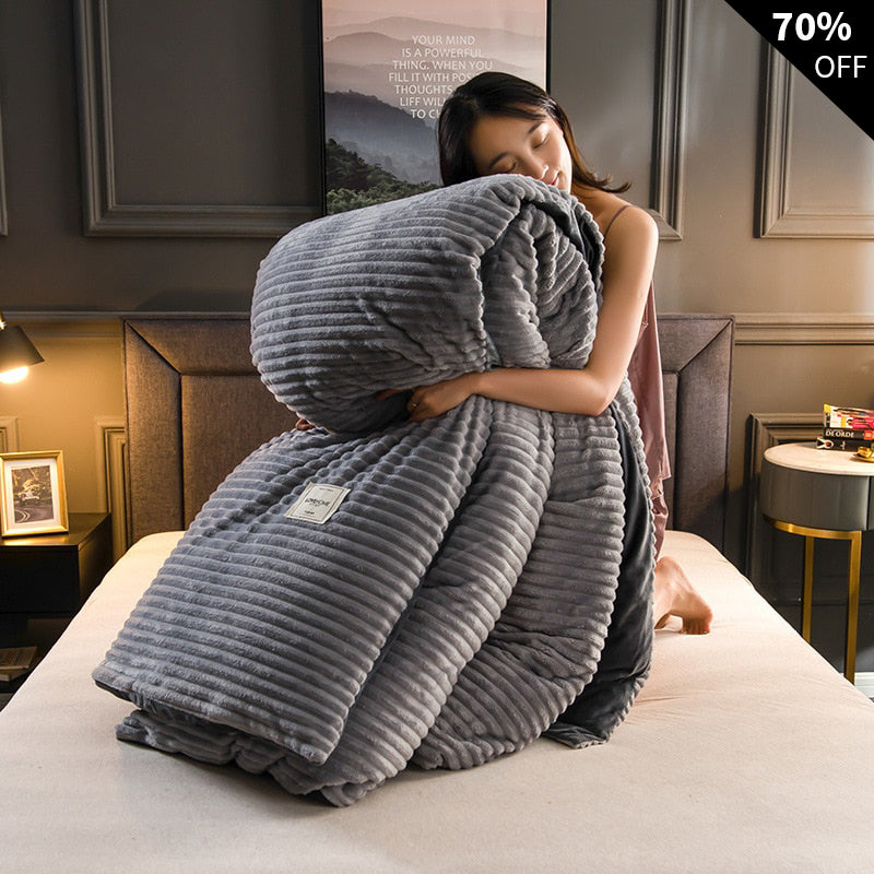 Hochwertiges Fleece Bettdecken-Set mit passendem Kissenbezug für ein warmes, einladendes & gemütliches Schlafzimmer.