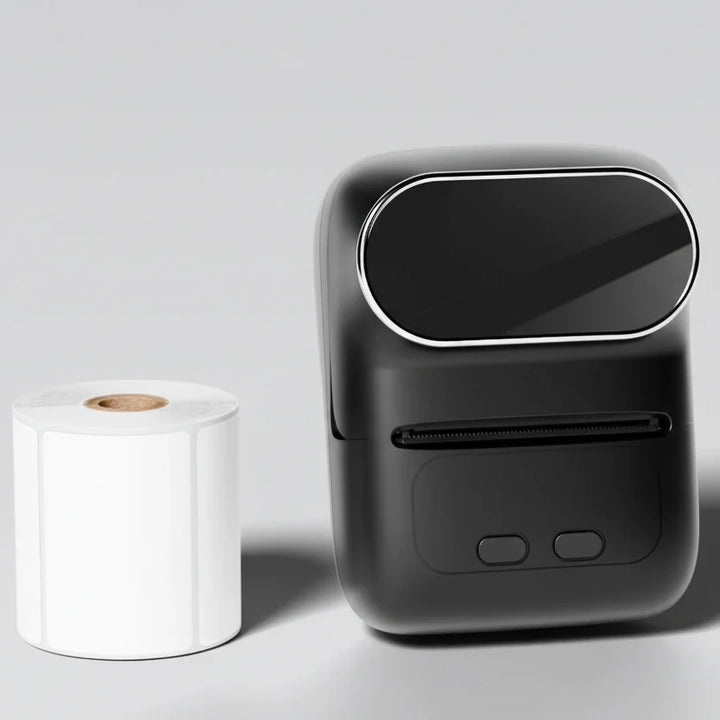 Modernes LABELO Bluetooth Etikettendrucker Design, kompakt & mobil für Schreibtisch oder unterwegs.