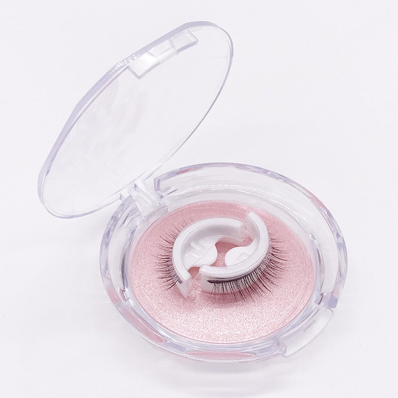 Einfache Anwendung der LashLure Duo Wimpern. Falsche Wimpern für sofortigen, verführerischen Augenaufschlag.