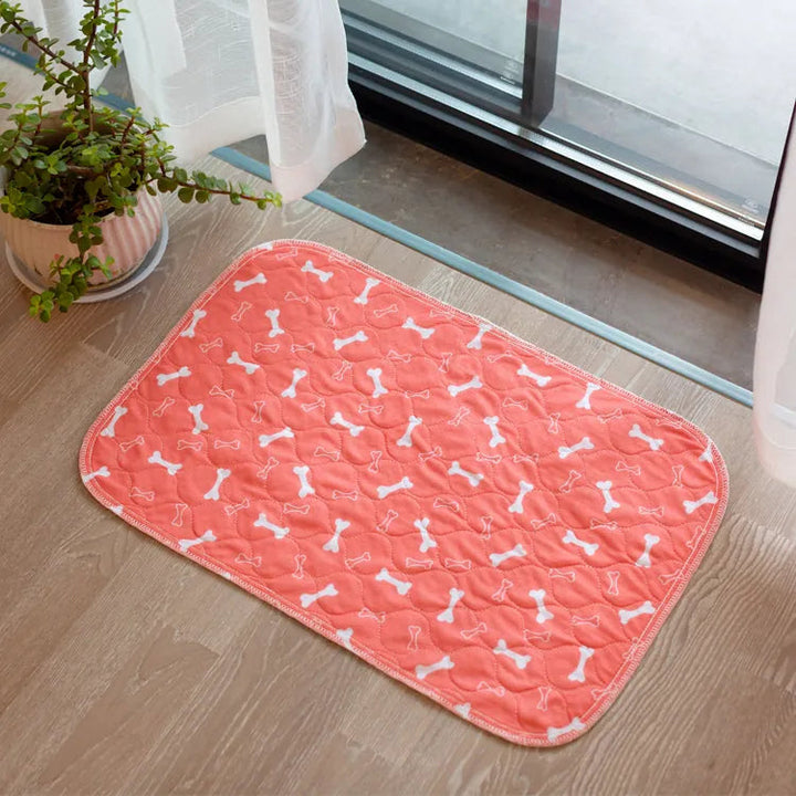 Leckfreie PetPaws Komfortmatte, perfekt für Welpen, Senioren & alle Haustiere; waschbar, wiederverwendbar & schützend.
