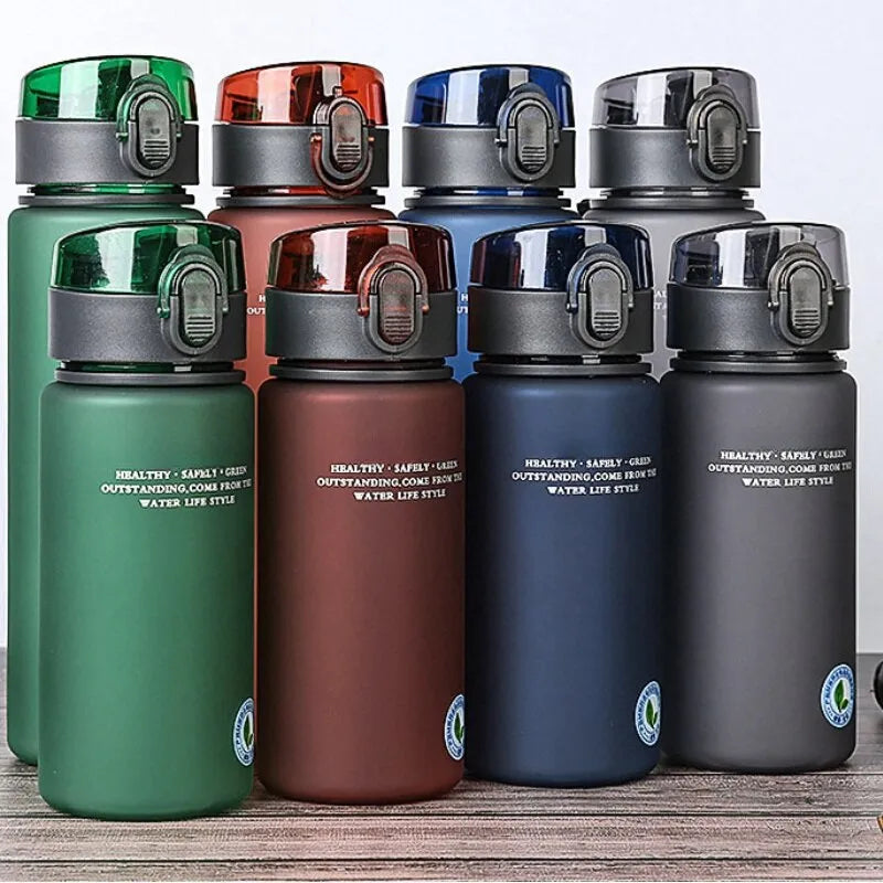 Leckfreie Unisex Sporttrinkflasche, BPA-frei, ideal für Fitness, Outdoor & Reisen.