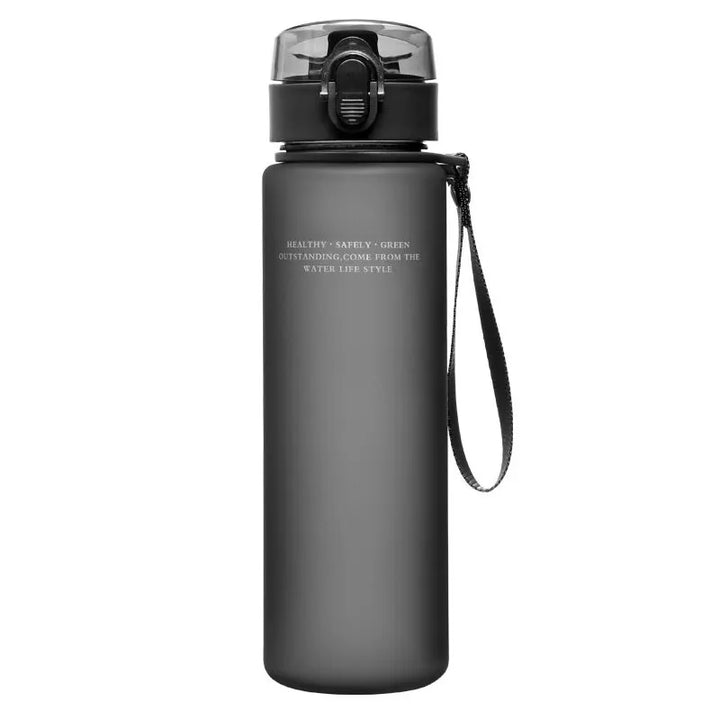 Fitness-Trinkflasche, leckfrei & BPA-frei. Perfekt für Workout, Yoga & Outdoor-Abenteuer.