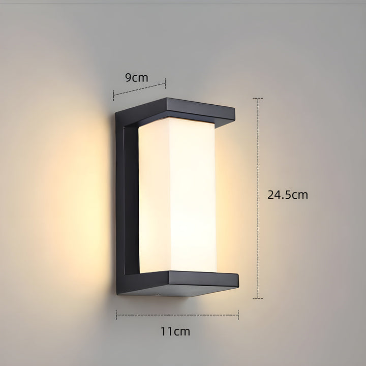 Robuste LED Außenbeleuchtung mit Bewegungssensor. Ideal für Einfahrt, Garten und Hauseingang.