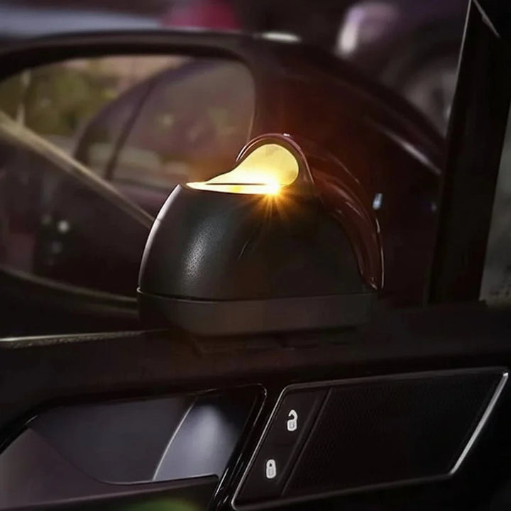 Praktischer LED Auto-Aschenbecher als Zubehör für Raucher, mit abnehmbarem Deckel und heller Beleuchtung.