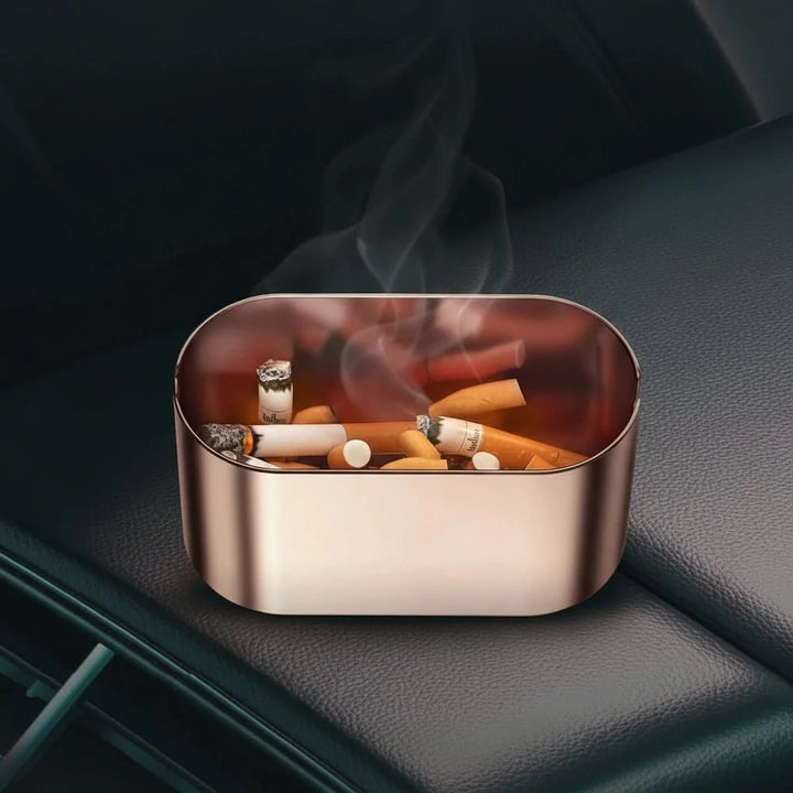 Kompakter LED Auto-Aschenbecher mit ABS-Gehäuse und Aluminium-Deckel, perfekt als Geschenk für Autofahrer.