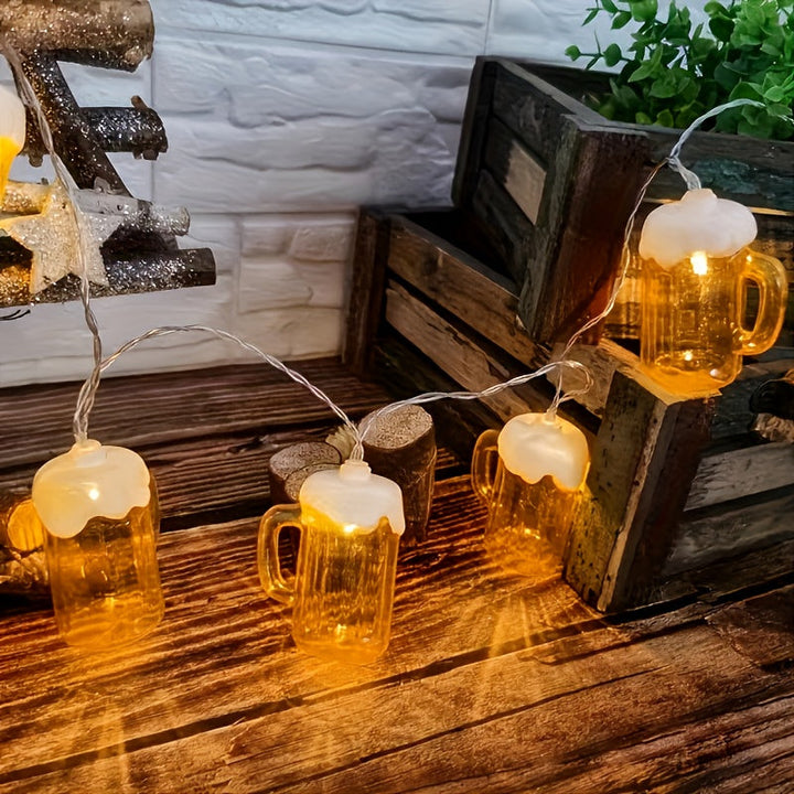 Mehrere LED Bierkrug Lichterketten kombiniert, um eine umfangreiche und festliche Festbeleuchtung zu schaffen.