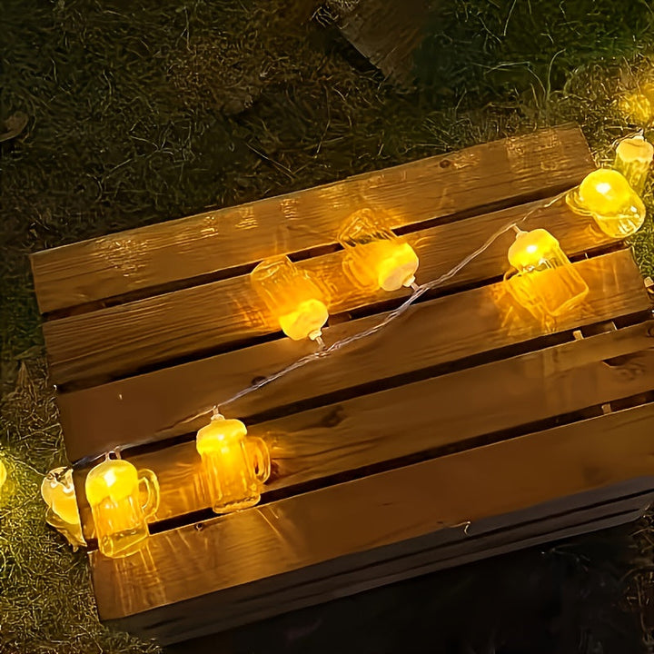 Fröhliche LED Bierkrug Lichterkette, bringt Oktoberfest-Flair auf jede Party und Gartenfeier. Ideale Dekoration.
