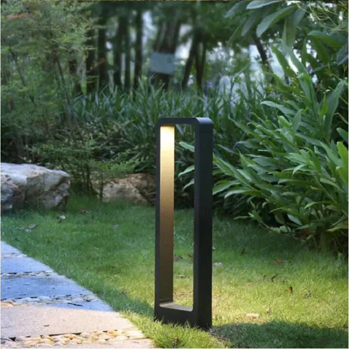 Eleganter LED Grondspot zur Außenbeleuchtung von Gartenwegen. Robuste Bodeneinbauleuchte für stilvolles Licht.
