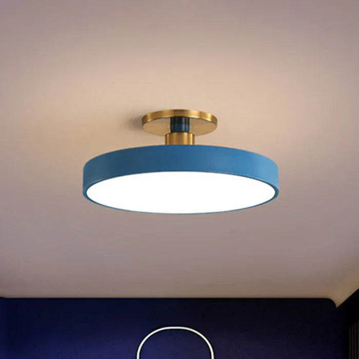 Elegantes LED Schlafzimmerlicht NordicaGlow. Skandinavische Deckenleuchte für gemütliche Atmosphäre.