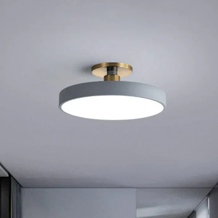 Weiße Acryl LED Deckenleuchte NordicaGlow. Nordisches Design für modernes Licht in Schlaf- & Wohnräumen.