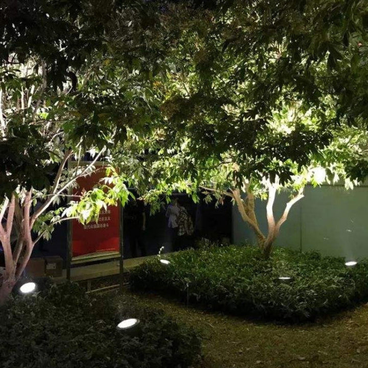 Langlebiges LED Außenflutlicht IP65, wetterfest & korrosionsbeständig, perfekt für jeden Garten.