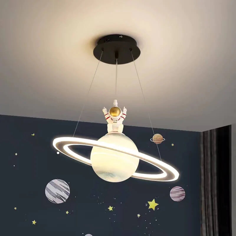 Robuste Kinderzimmerlampe LED, Hängeleuchte in Planetenform, ideal für Jungen- & Mädchenzimmer Deko.