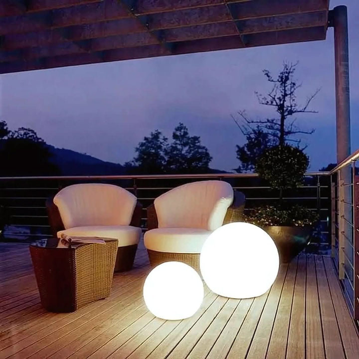 LED Kugelleuchte farbwechselnd für Garten & Terrasse, wasserdicht und kabellos.