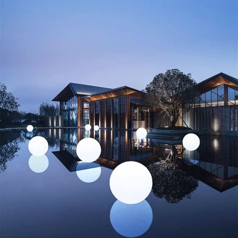 Wasserdichte LED Kugellampe mit Farbwechsel als Poolbeleuchtung oder stimmungsvolle Garten-Deko.
