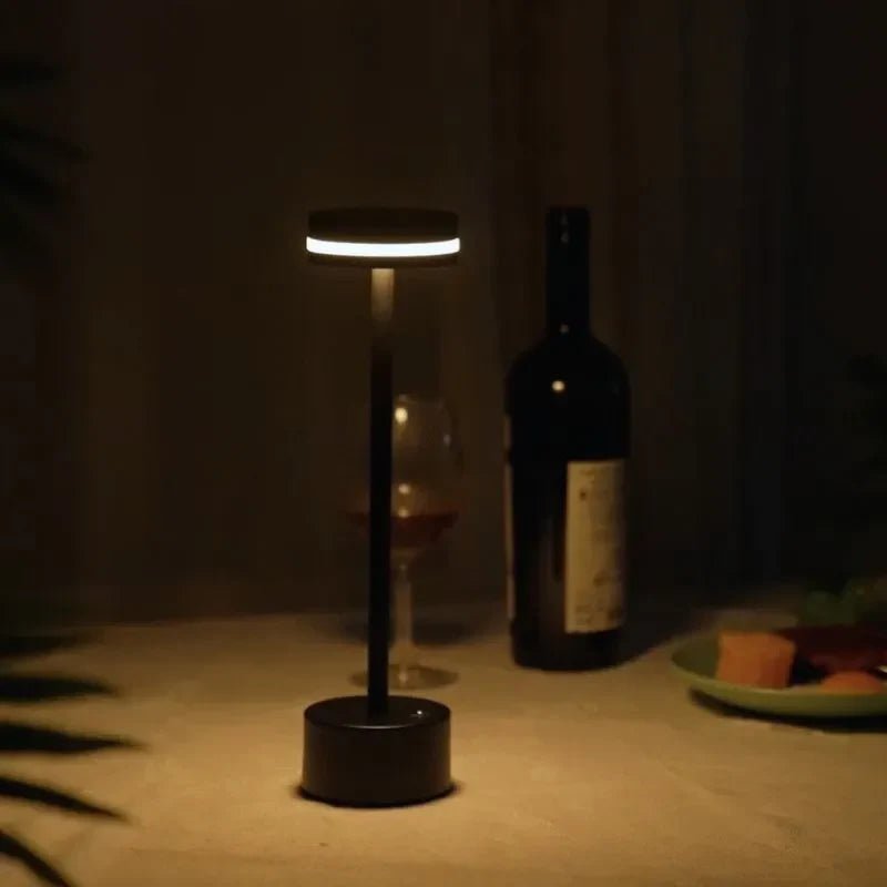 Vielseitiger LED-Leuchtzweig als Innenbeleuchtung und stimmungsvolle Tischlampe. Flexibel und dekorativ.